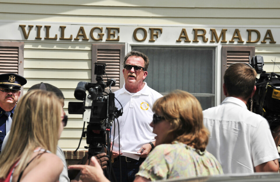 LAMSLÅTT: Politisjef Howard Smith i den lille byen Amada fikk hendene fulle med å berolige engstelige og opprørte innbyggere, samtidig som han ledet jakten på drapsmannen.