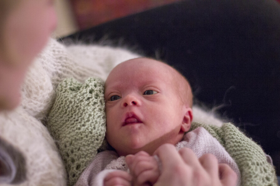 SJOKK OG KJÆRLIGHET: Christina hadde ingen tanker om at den nyfødte datteren skulle være noe annerledes enn storesøster Esther. Hun husker den første tiden med Bjørg som sjokkartet.