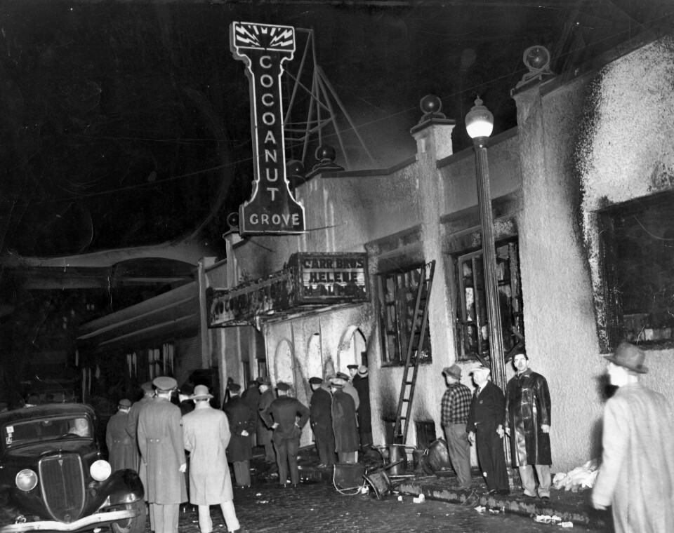 DØDSBRANN: Brannmannskapene fikk raskt kontroll over brannen. Likevel omkom nesten 500 mennesker.