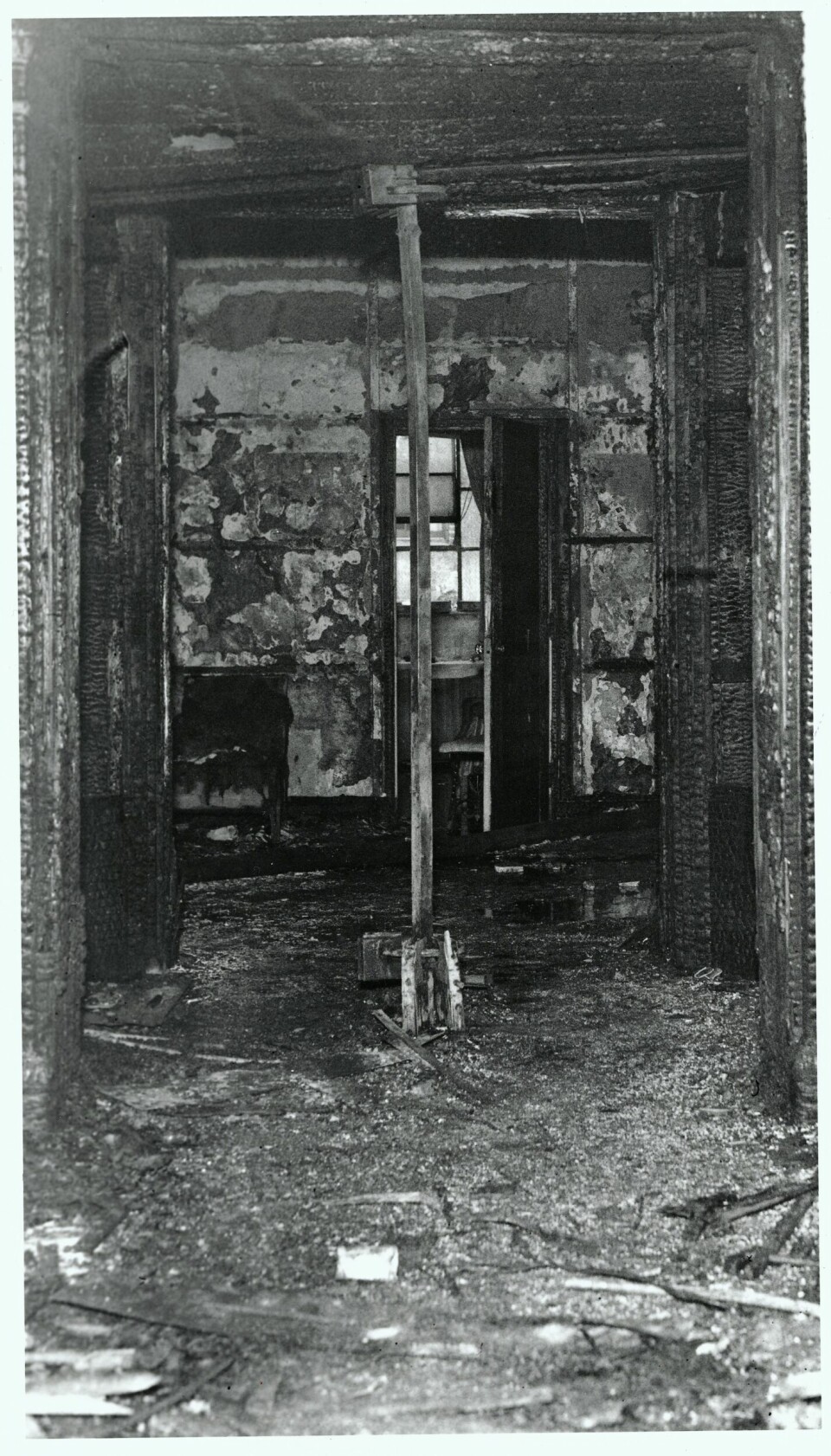 DØDSFELLE: Svingdøren på nattklubben ble en dødsfelle.