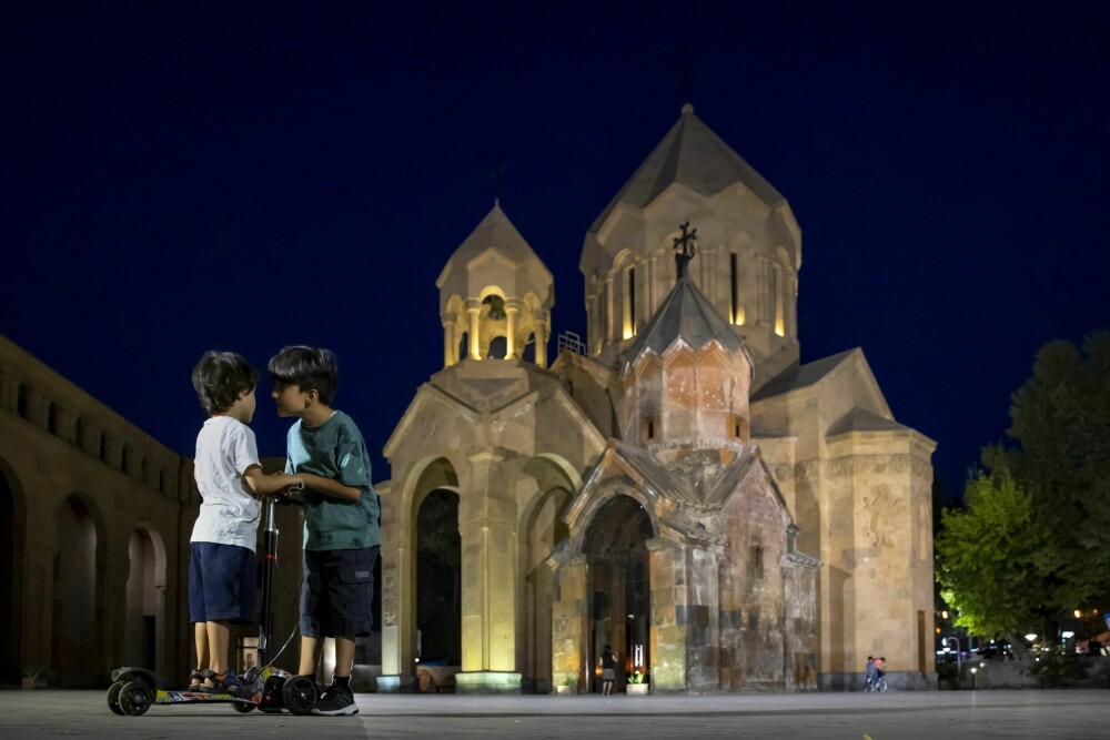 <b>JEREVAN:</b> Hovedstaden i Armenia er en moderne by, med innslag av gamle, tradisjonelle kirker. Mange av de rundt tre millioner innbyggere føler de kan takke russerne for sin frihet. Men nå skaper vennskapet med Putin trøbbel. 