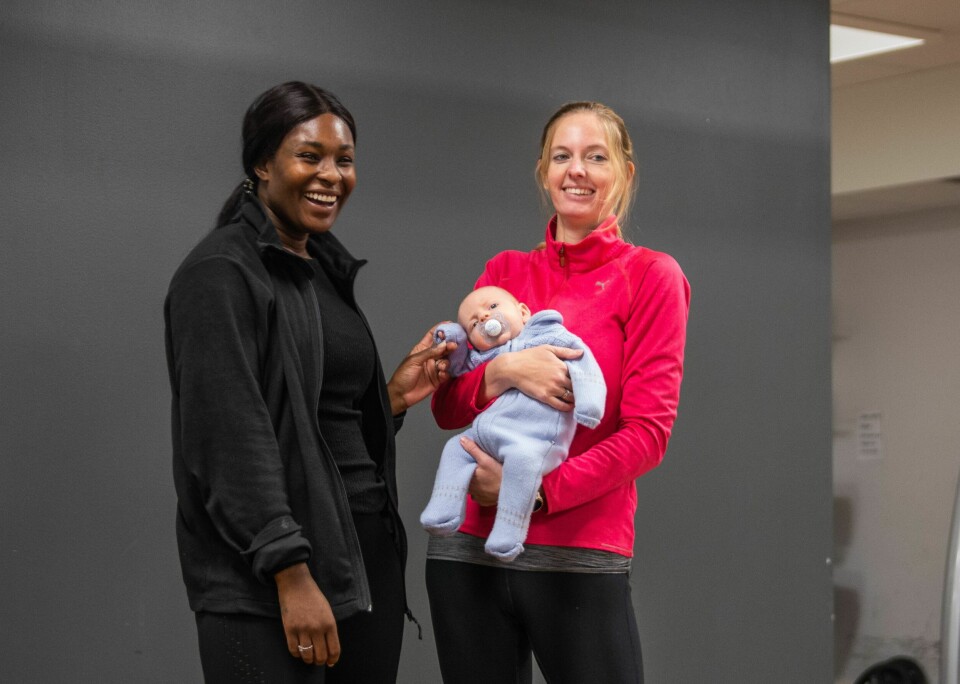 Priscilla Louisa Kwaa og Victoria Teigland Holck slår et slag for trening i barseltiden. Men de understreker at du må lytte til din egen kropp og sørge for at treningen er lystbetont.