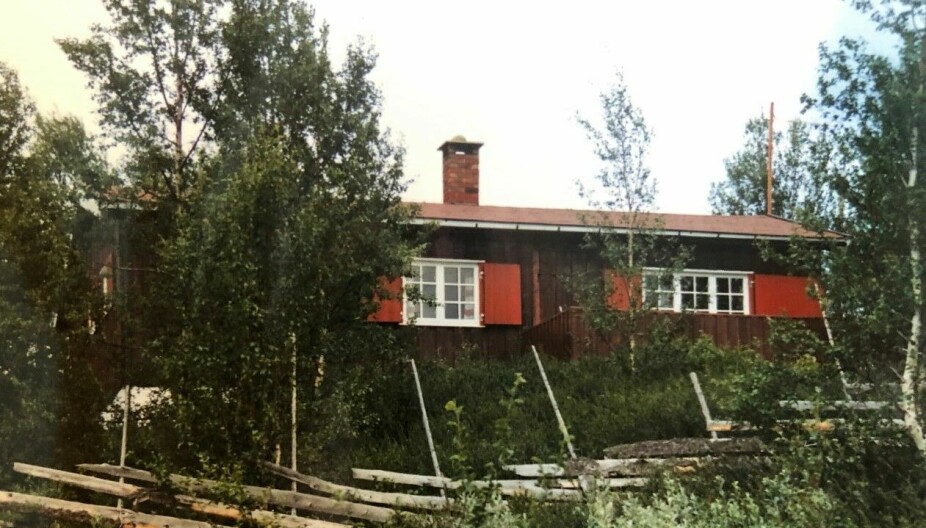 FØR: Familien var glad i den gamle hytta fra 1968, og har tatt med flere av minnene fra den inn i den nye hytta.
