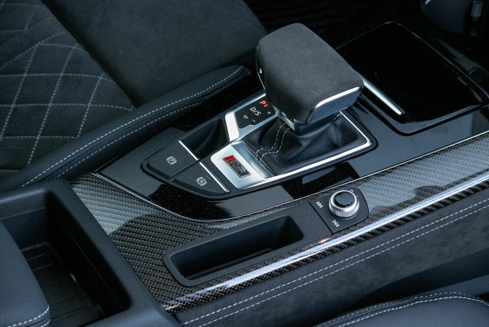 STILIG: Høy kvalitet og riktige materialvalg preger detaljene i RS4-interiøret.