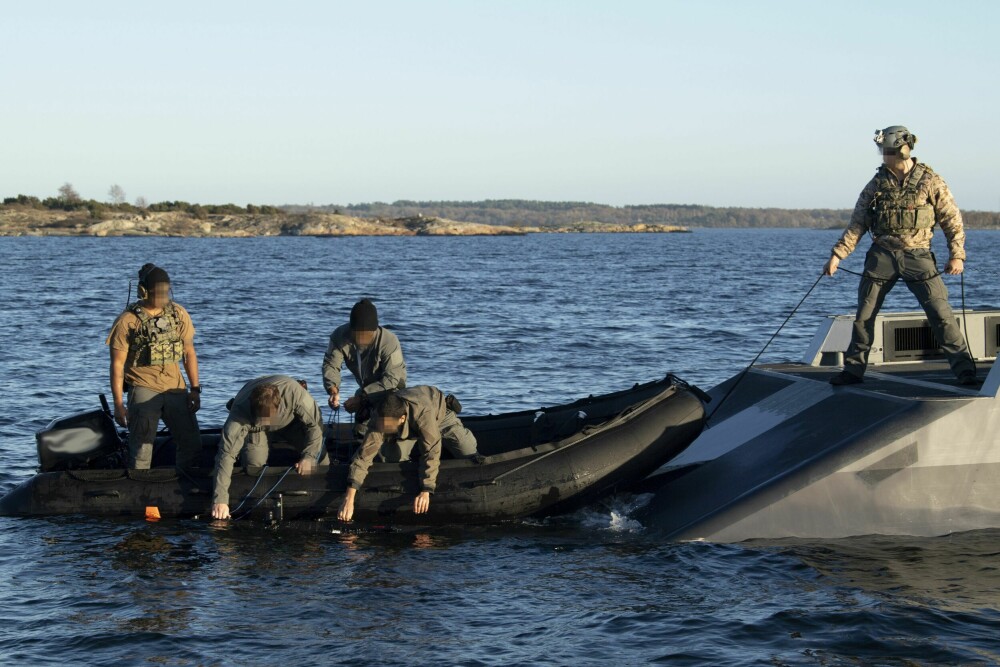 <b>INTERNASJONALT:</b> Her trener en CCM med svenske styrker i Karlskrona. Den 60 fot lange båten kan fraktes raskt med C-17 transportfly. 