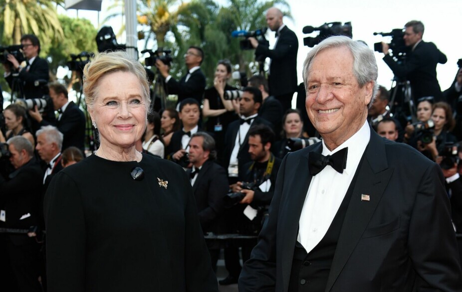<b>KJÆRLIGHETEN:</b> Liv Ullmann og samboeren Donald Saunders deltar på Cannes filmfestival, 2017.