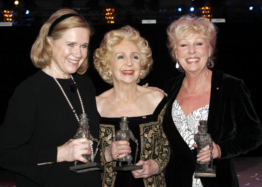 <b>TREKLØVER:</b> Liv Ullmann, Wenche Foss og Lise Fjellstad ble alle tre tildelt Ibsenprisen 2006.