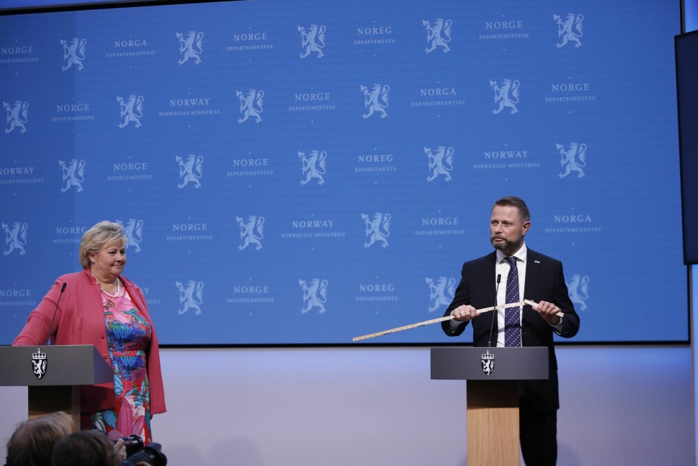 <b>                        BOK OM PANDEMIEN:</b> I september kom boken «Uro i koronaens tid». I boken beskriver Bent Høie hvordan han opplevde tiden fra Norge stengte ned i 2020 til regjeringen med statsminister Erna Solberg i spissen gikk av i oktober 2022.             