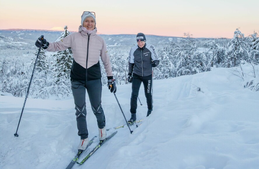 Skiløypene begynner like utenfor hytta. Å ta turen i dette vakre landskapet, er ren og skjær sjelebot.