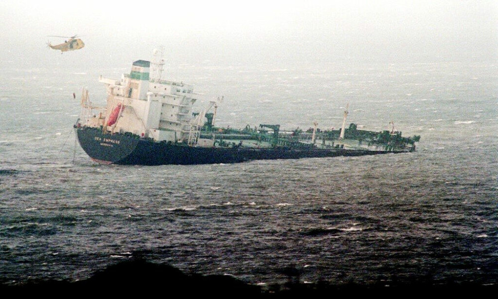 <b>1996:</b> «Sea Empress».