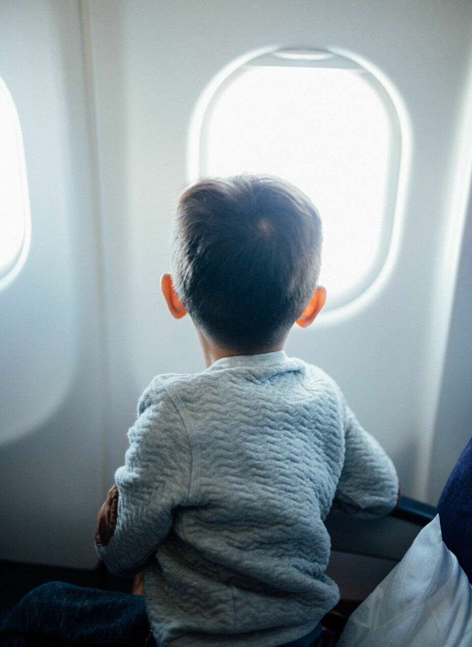 FLY MED BARN: Mange av oss har ikke flydd på et par år, og dette blir kanskje den aller første flyturen til barna. Da er det viktig å være godt forberedt.
