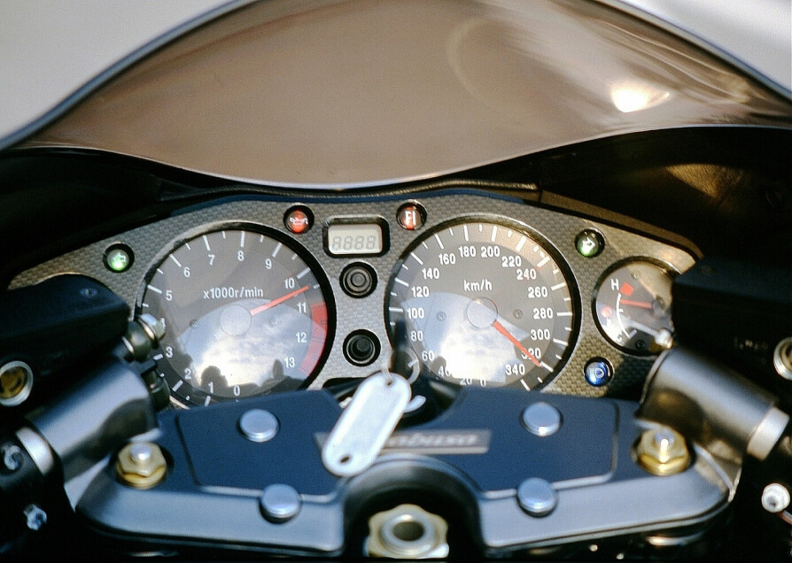 <b>PERSONLIG REKORD:</b> Under testpremieren opplevde jeg å se 321 på speedometeret. Det er personlig rekord. Verken før eller siden har jeg kjørt så fort på motorsykkel.