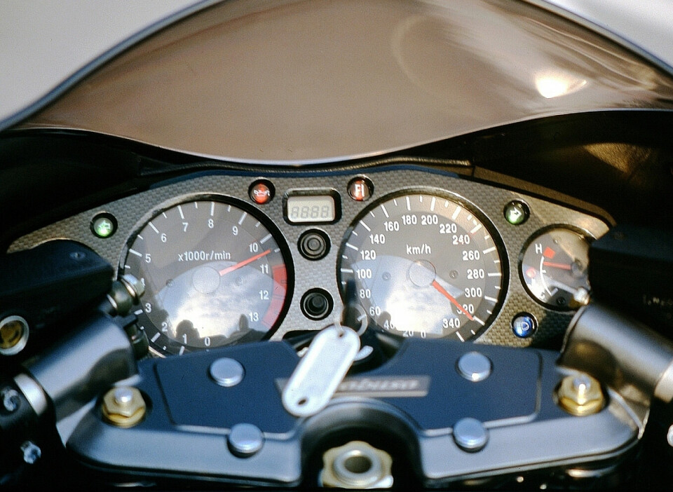 Her kjører han i 321 kilometer i timen