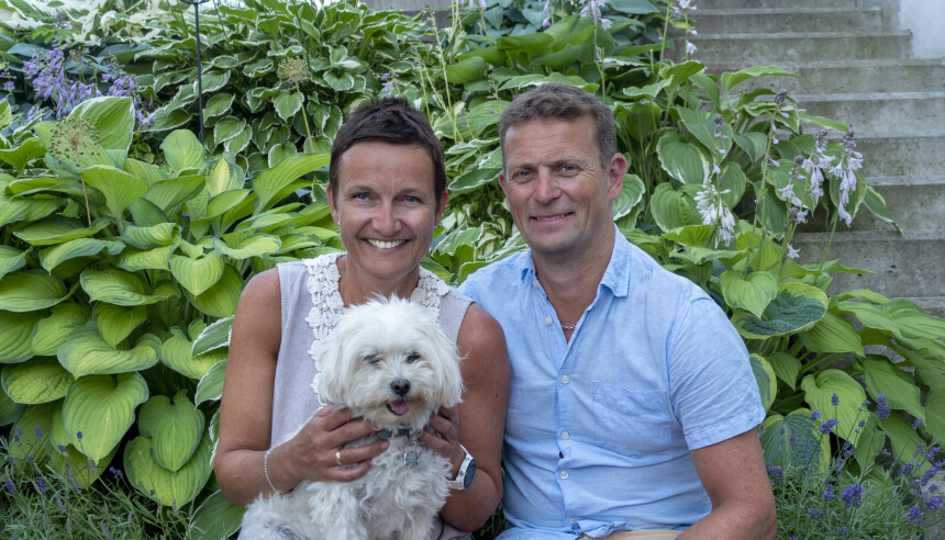 <b>ÅRETS UTEROM 2018</b>: Gro Anita og Stig Roar Hansen, sønnen Kasper (18) og hunden Tasso (10) har en hage på ca. 300 kvadratmeter med rundt 12 ulike rom. Hagen ble kåret til årets uterom av Bergene Holm i 2018.