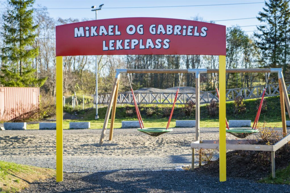 <b>MIKAEL OG GABRIELS LEKEPLASS:</b> Sammen med Lørenskog kommune har stiftelsen bygget «Mikael og Gabriels <br/>lekeplass».