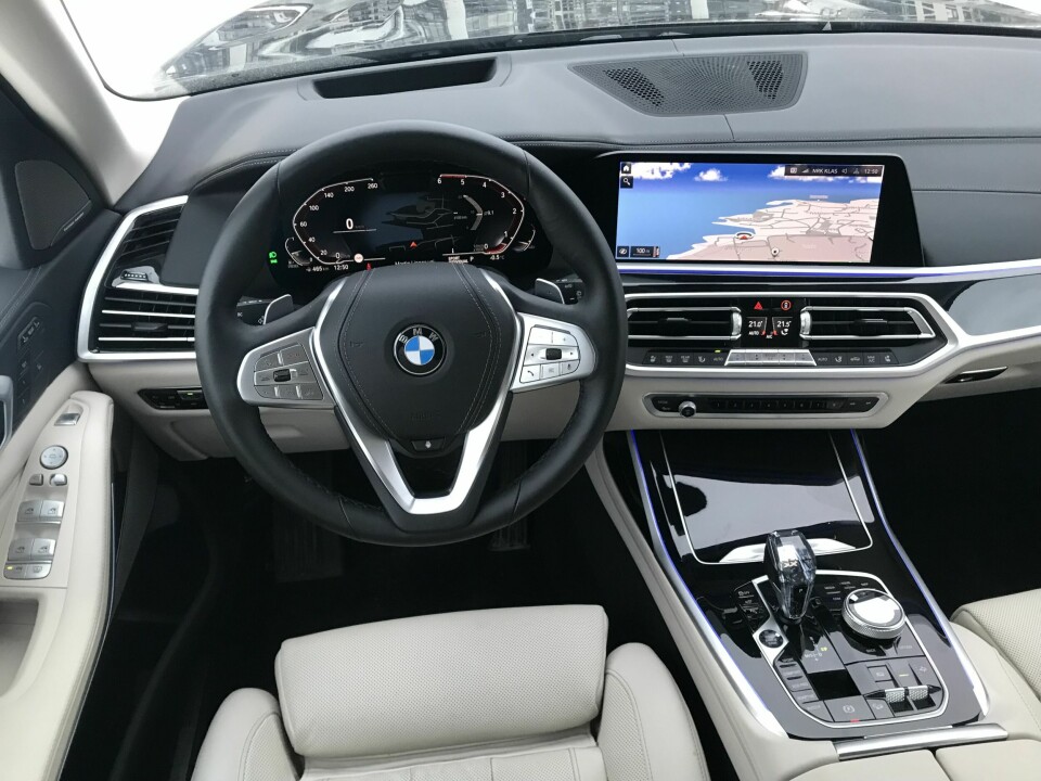 STIL: Litt mer dempet stil enn i Mercedes-en.