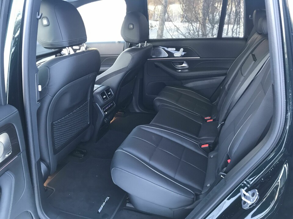 GLS: Isofix på alle passasjersetene unntatt midtsetet på andre seterad.