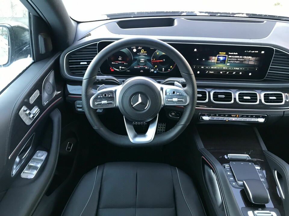 MER BLING: Det finnes fortsatt treverk i Luksus-Mercedes, men selskapet sluttet med utrydningstruet treverk på 80-tallet. Nå brukes ask.