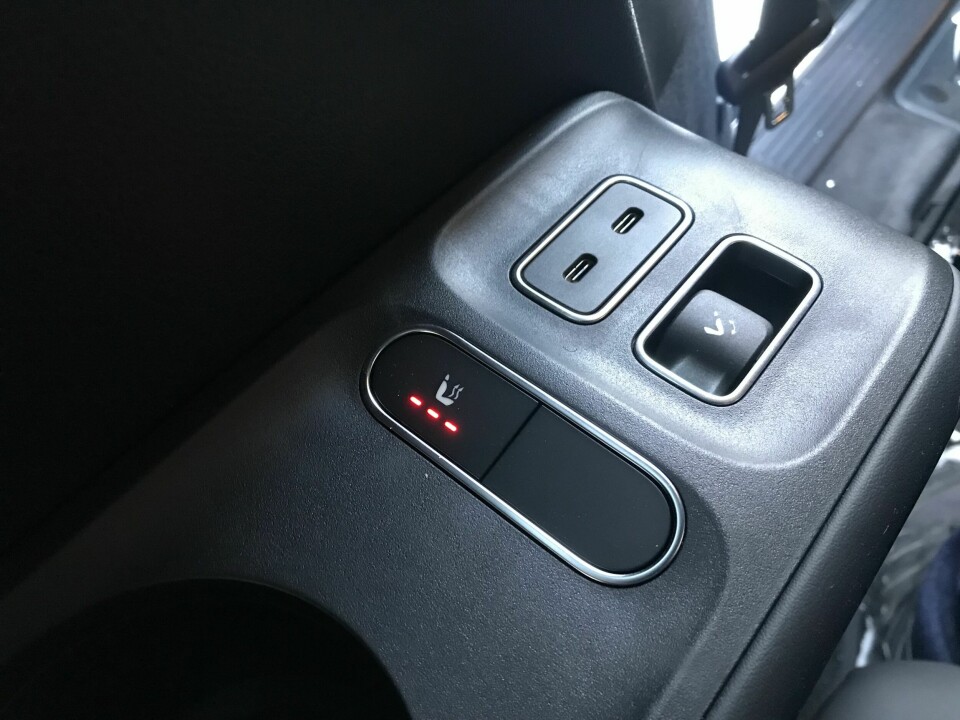 LUKSUS: Selv på bakerst rad i GLS er det varme med tre trinn i setene.