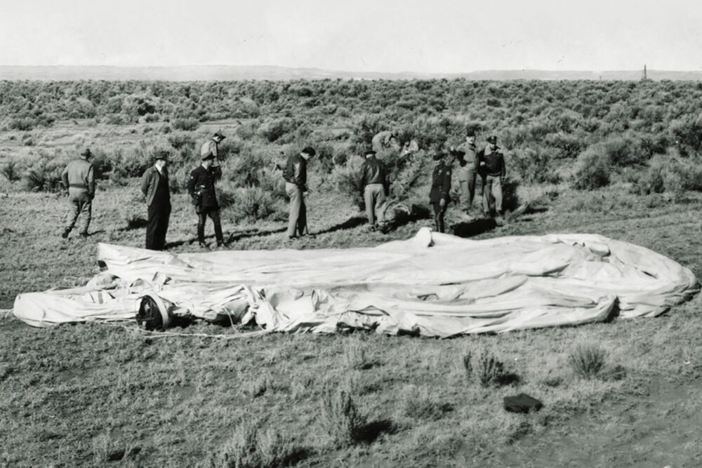 <b>PAPIRARBEID:</b> Fram til den fatale ulykken som kostet seks mennesker livet, hadde flere hundre Fugo-ballonger av papir dukket opp i USA. Funnene ble hemmeligholdt. Ballongen på bildet ble funnet i Oregon den 23. februar 1945.