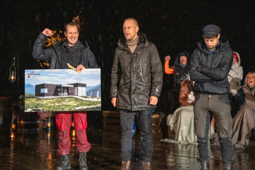 <b>HIS­TO­RISK VINNER:</b> Per Gunvald jubler over å ha vunnet «Farmen»-hytta høsten 2020. 46-årin­gen er den første utford­re­ren som har gått helt til topps i det populære TV 2-program­met.