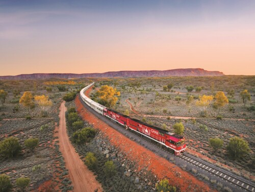 <b>LANG LUKSUS:</b> The Ghan er verdens lengste passasjertog. Turen går fra kyst til kyst, og krysser Australias veldige ødemark fra Darwin i nord til Adelaide i sør.