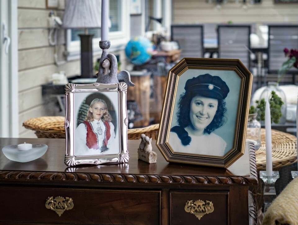 TINA OG ANN ELIN: På et pent bord i stuen står to bilder av Torunns elskede jenter, Tina og Ann Elin. Begge døde 20 år gamle.