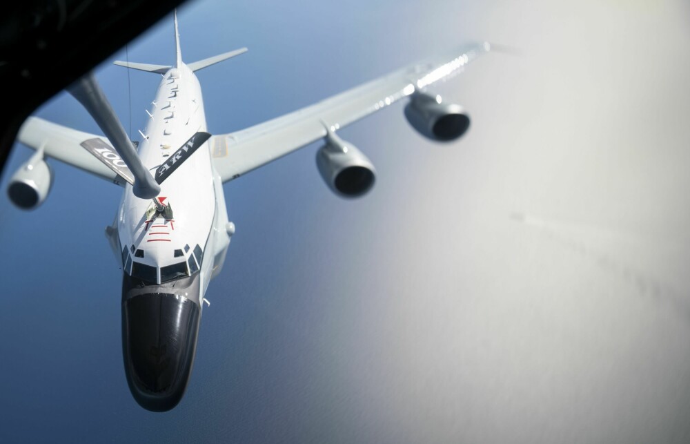 <b>GAMMEL, MEN GOD:</b> RC-135 V/W Rivet Joint gjør en viktig etterretningsjobb i luftrommet over Øst-Europa, mens søster­modellen RC-135U Combat Sent er spesialutstyrt for overvåkning av luftvernsystemer. På bildet blir et Rivet Joint tanket i luften. 