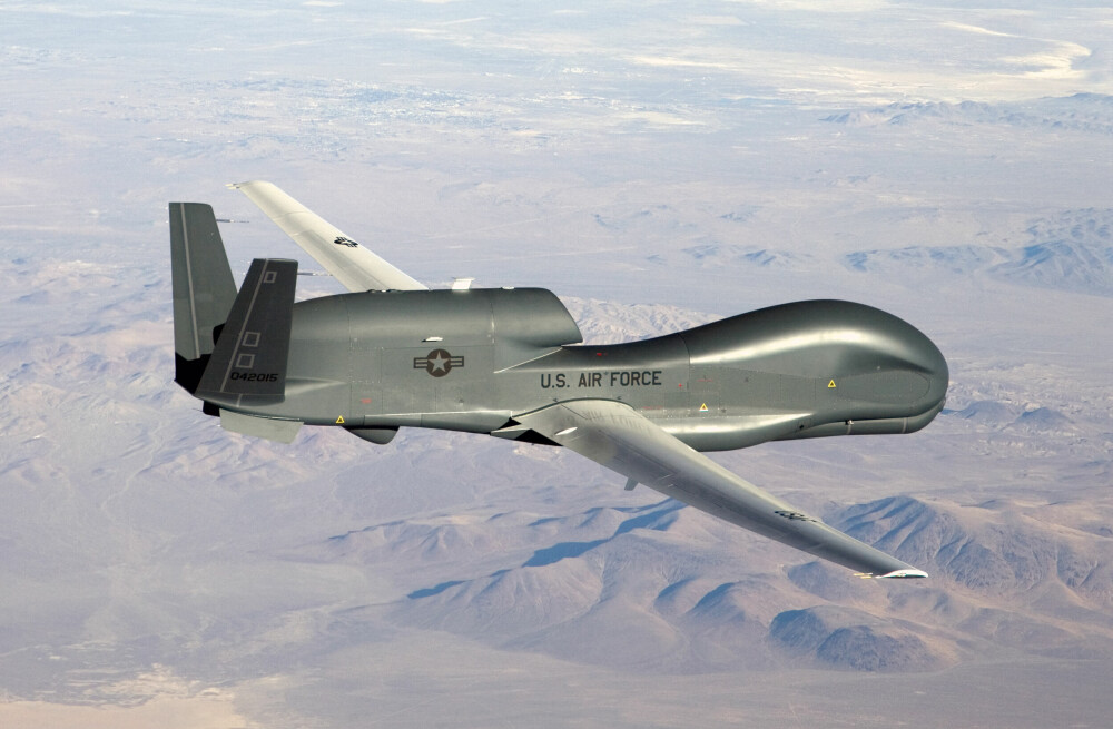 <b>RQ-4 GLOBAL HAWK:</b> Høyt opp og lenge i luften er spesialiteten til dronen som også finnes i NATO-versjonen Phoenix. 