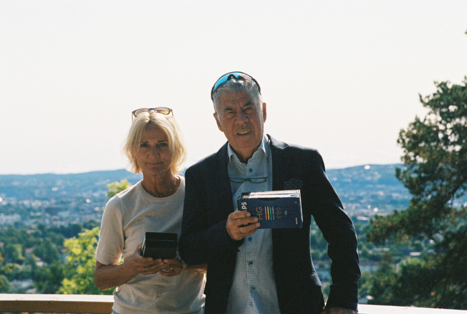 <b>KONA SIGRUN:</b> Egil og kona Sigrun har timevis med private videoopptak fra 90-tallet, og mye av det blir nå å se i den nye filmen «Alt for Norge».