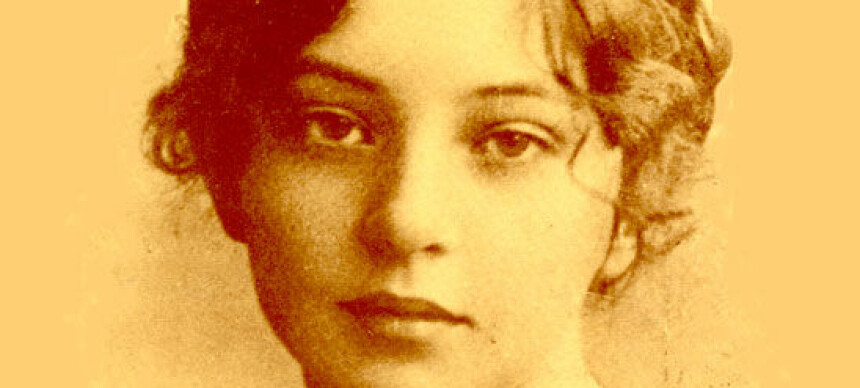 «Prøv Dem ikke på historiske romaner. Det kan De ikke», skriver forlaget. Noen år senere viser Sigrid dem hvor feil de tok