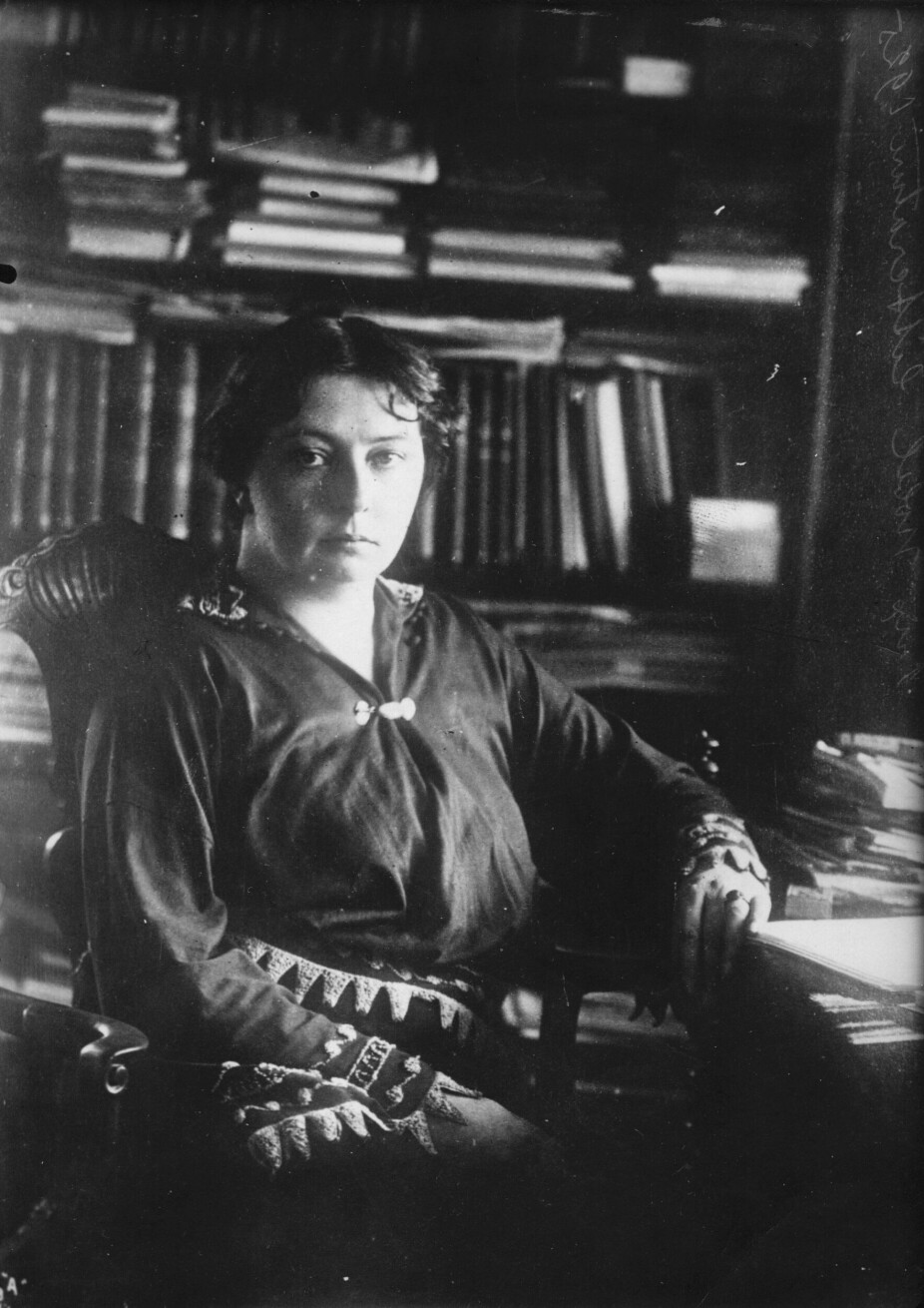 <b>SKRIVEHULE:</b> På Bjerkebæk får Sigrid sitt eget arbeidsrom, en skrivehule. Her fotografert i 1920.