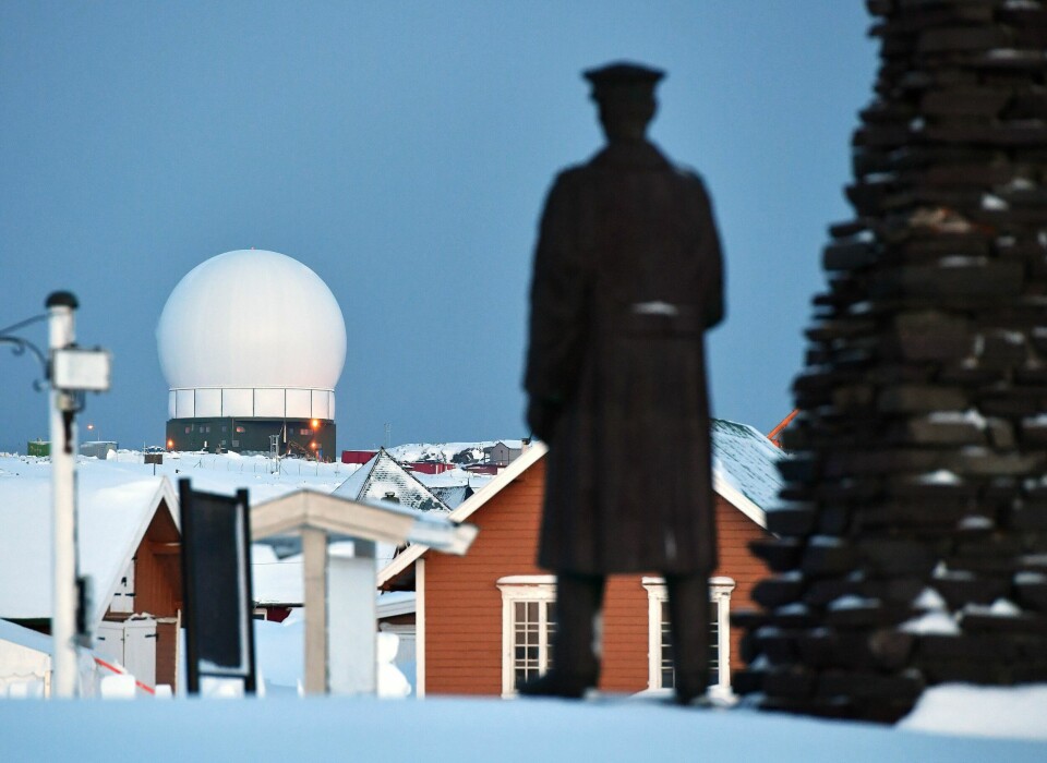 PASSER PÅ GRENSEN: Først var det finnene, nå er det russerne. Innbyggerne i Vardø har stått klare til å forsvare Norges yttergrense i øst i 700 år.