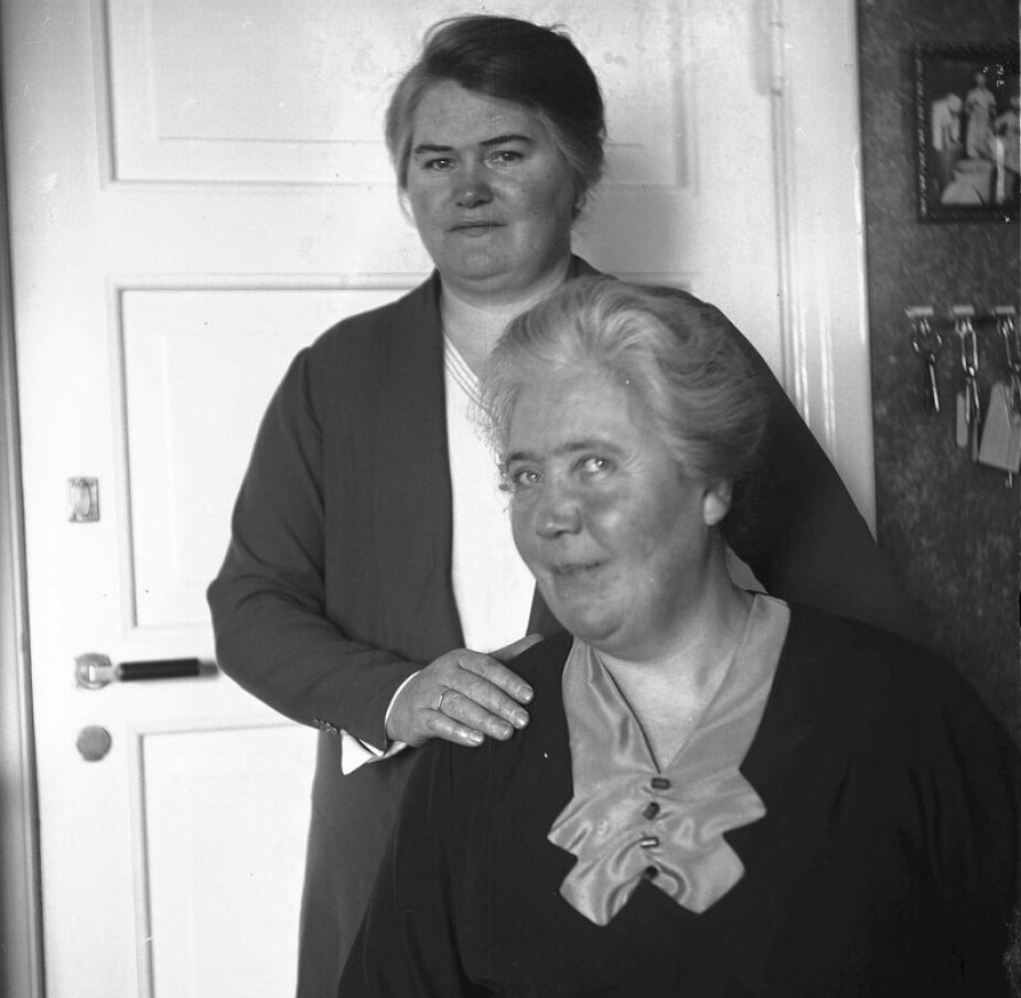 <b>PARTNERE:</b> Synnøve Finden (foran) og Pernille Holmen startet produksjon av pultost av resteingredienser i 1928. De bodde også sammen i en liten leilighet i Oslo.
