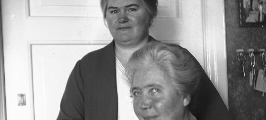 Synnøve Finden og Pernille Holmen bodde sammen og delte seng. Så kom en evangelist på besøk