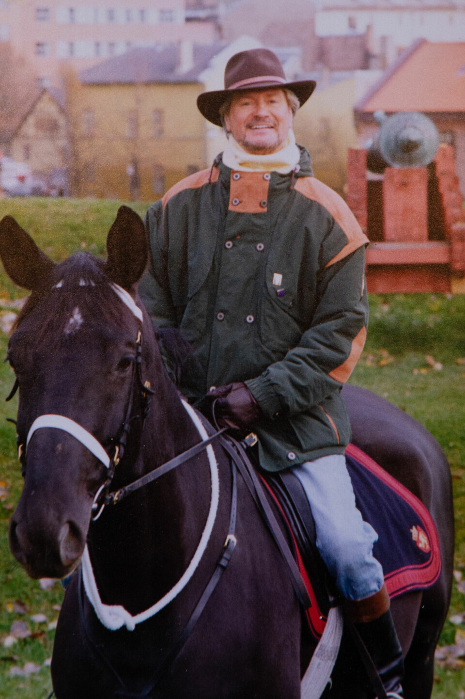 JUBILEUM: Fra Det ridende Politis 100-årsjubileum, der Terje var konferansier og red inn i spissen for 100 ekvipasjer i Oslo Spektrum.