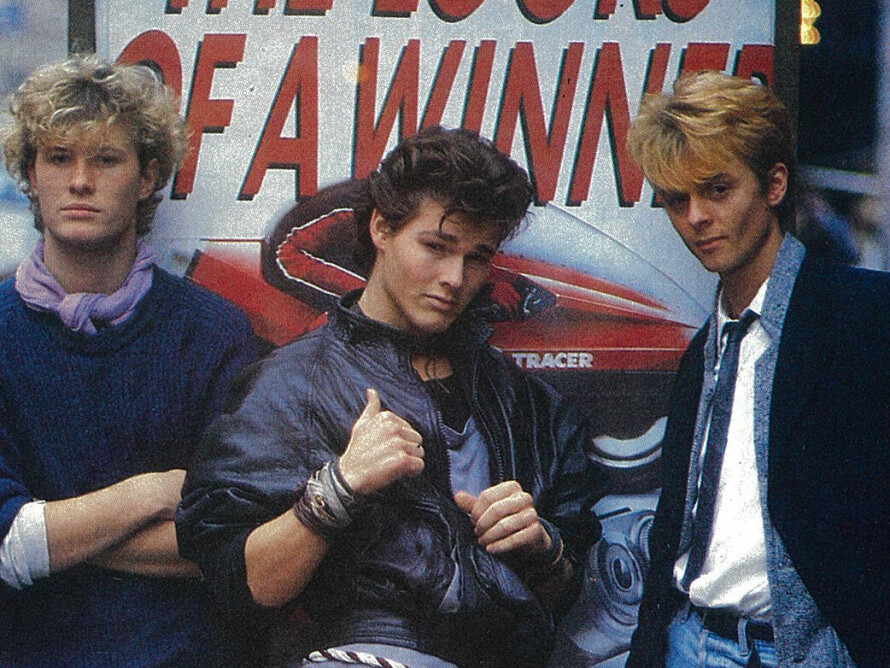 IKONISK BILDE: «The looks of a winner? Magne Furuholmen, Morten Harket og Pål Waaktaar har ikke råd til å tro på annet enn suksess», sto det i bildeteksten. Det kjente bildet av den da nokså ferske popgruppen ble tatt i London, høsten 1984.