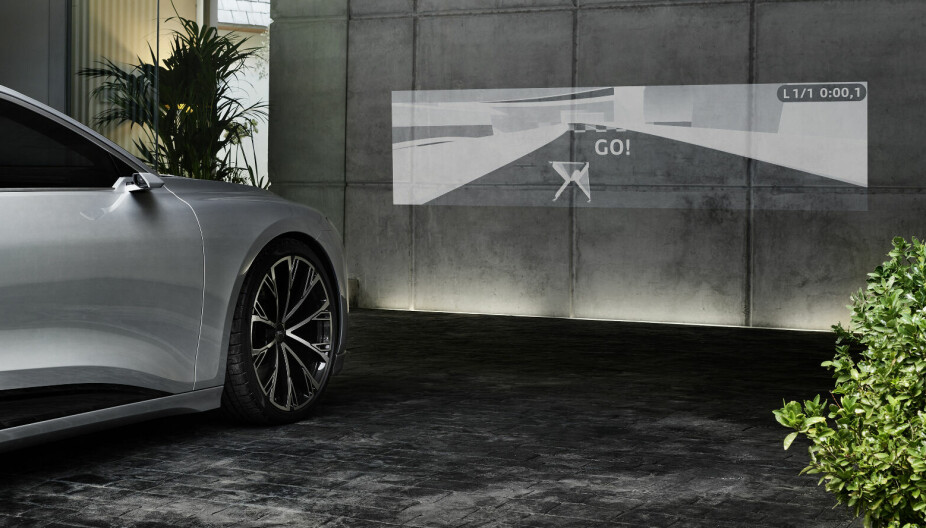 SNURR FILM: «Digital Matrix LED»-frontlyktene kan brukes som en slags filmprojektor. Dersom Audi A6 Avant e-tron for eksempel parkeres foran en vegg når du lader batteriet, kan fører og passasjer bruke tiden til å spille videospill på veggen foran bilen.