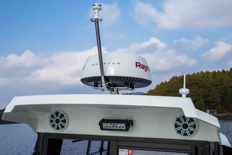 NATT OG DAG: Skal du bruke båten i mørke og dårlig sikt er radar og LED-lys nyttige elementer.