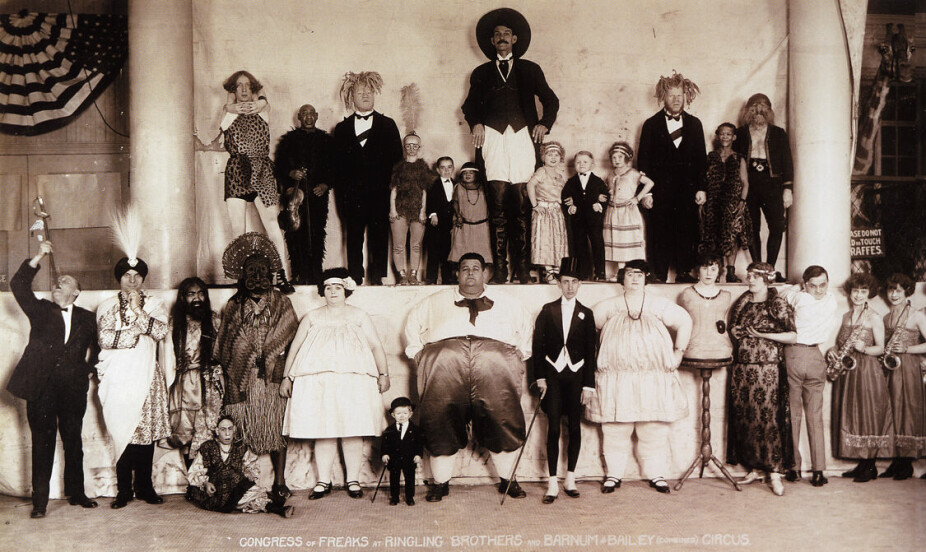 <b>LAGBILDE: </b>Sideshowartistene hos freakshow-sirkuset Ringling Brother &amp; Barnum and Bailey fra 1924. Se detaljer om hvem du ser på bildet i faktaboksen litt lenger nede på siden.