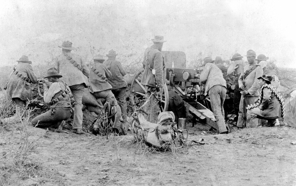 <b>MAGERSFONTEIN:</b> Skandinaver i kamp mot britisk overmakt ved Magersfontein den 11. desember 1899. 
