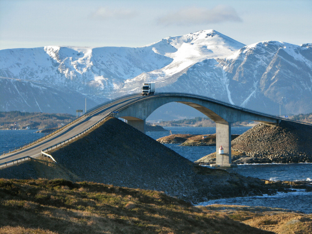 <b>KJENDIS:</b> Storseisundbroen er Atlanterhavsveiens største attraksjon. 