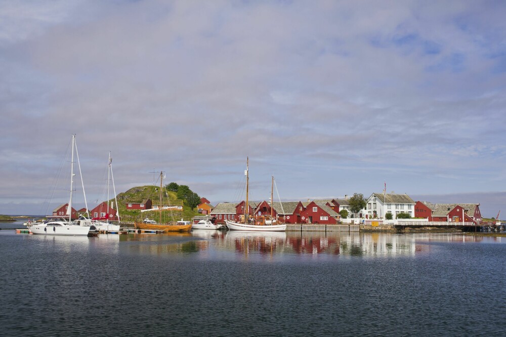 <b>HÅHOLMEN:</b> Det verneverdige fiskeværet Håholmen har både hotell, restaurant kro og museum.Foto: Visit Norway
