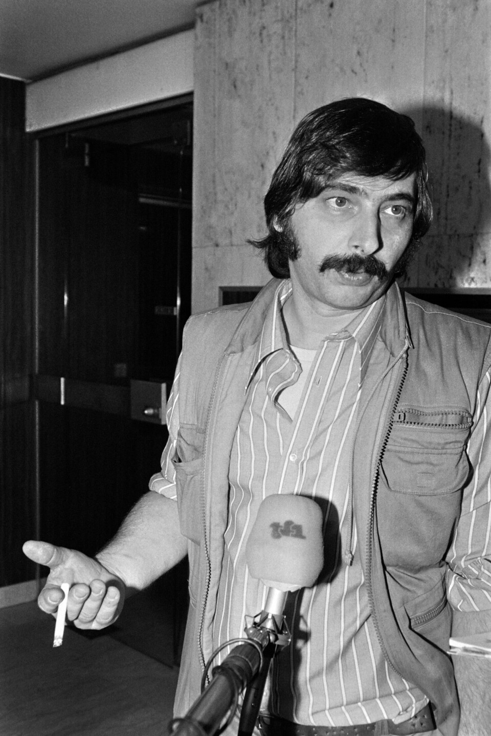 RYSTET: Vaktmester Bernard Cousin fant liket til den 11 år gamle Cécile i blokken der han jobbet i Paris. Funnet ble starten på en langvarig jakt på en seriedrapsmann.