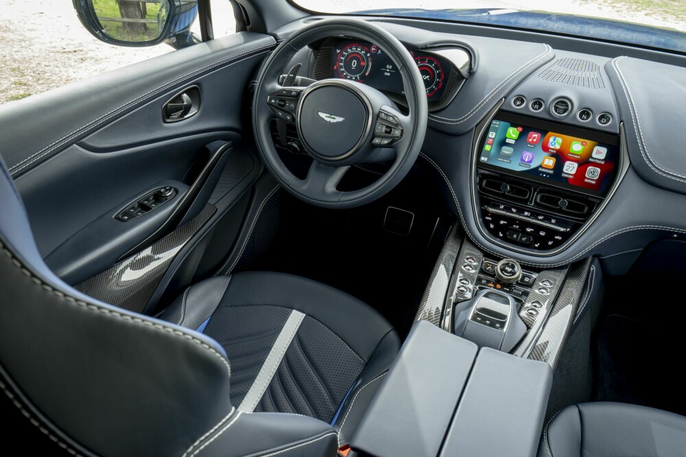 <b>LYD:</b> Vil du høre musikk i stedet for den deilige lyden fra eksosanlegget, så har 707 et 14-høyttalers Aston Martin Premium Audio-anlegg på 800 watt. 