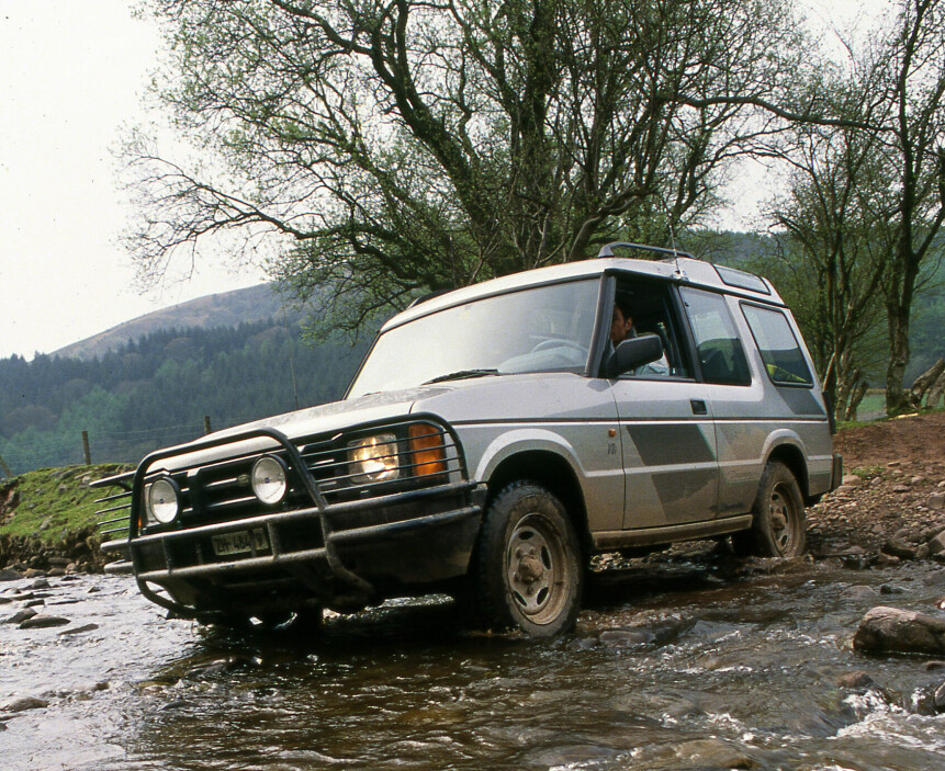 <b>1989:</b> Land Rover Discovery 1.