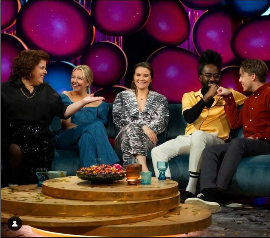 KÅSS TIL KVELDS: Ingen lørdag uten Kåss til kvelds på NRK, som Else leder sammen med Marcus Neby. Her med gjestene Kristine Grændsen, Live Nelvik og Arif Nassor Salum.