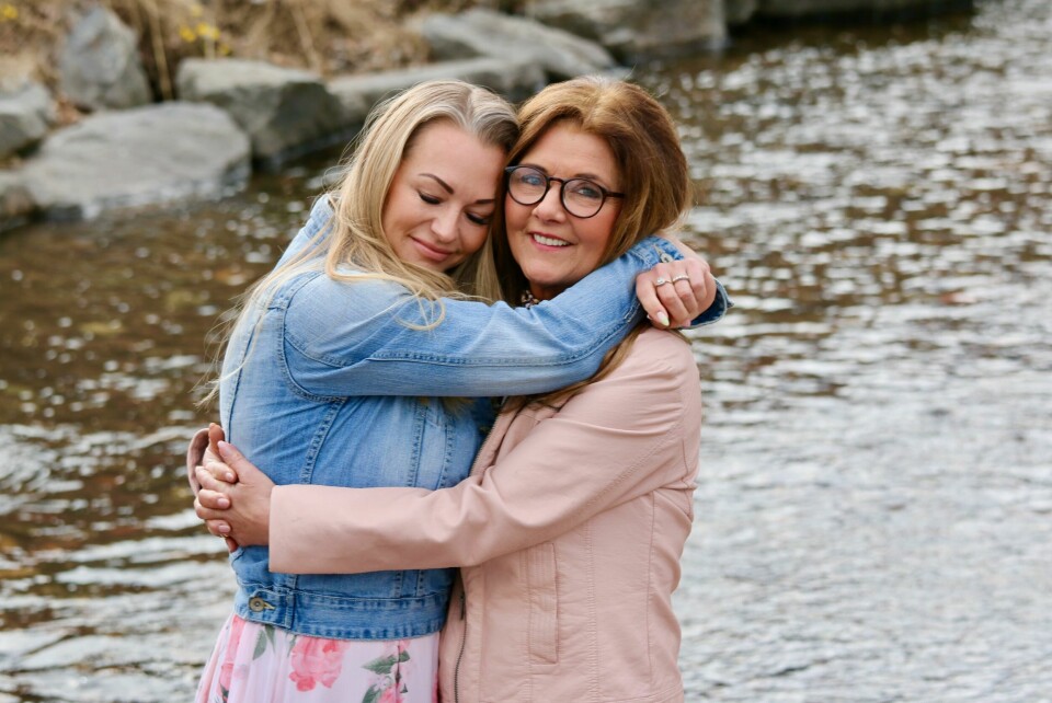 MAMMA BEST: Henriette og mamma Birgitte har et nært forhold og snakker sammen hver dag. – Jeg er så glad for at jeg har henne, men ikke alt er like lett å snakke om. Det er en prosess, sier Henriette.
