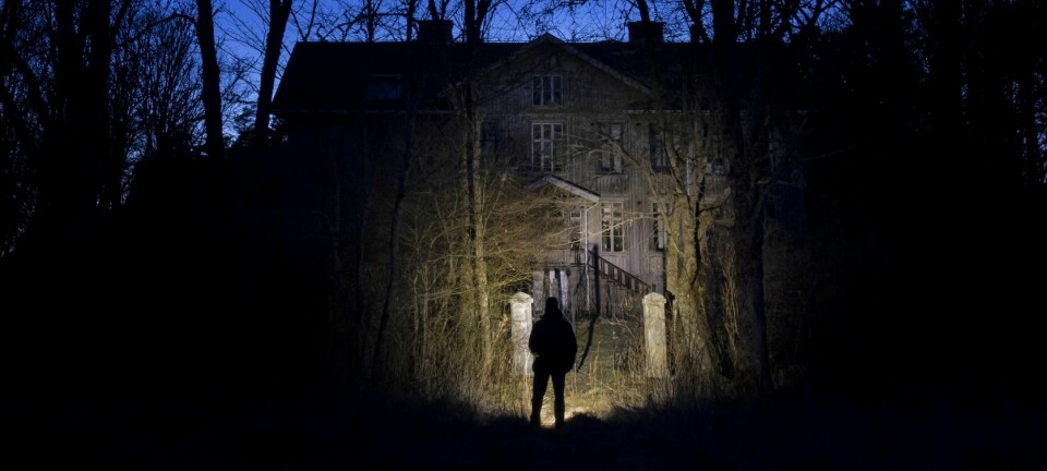 Bare noen hundre meter fra gamle E6, gjemt bak busker og kratt, finner vi skrekkens hus