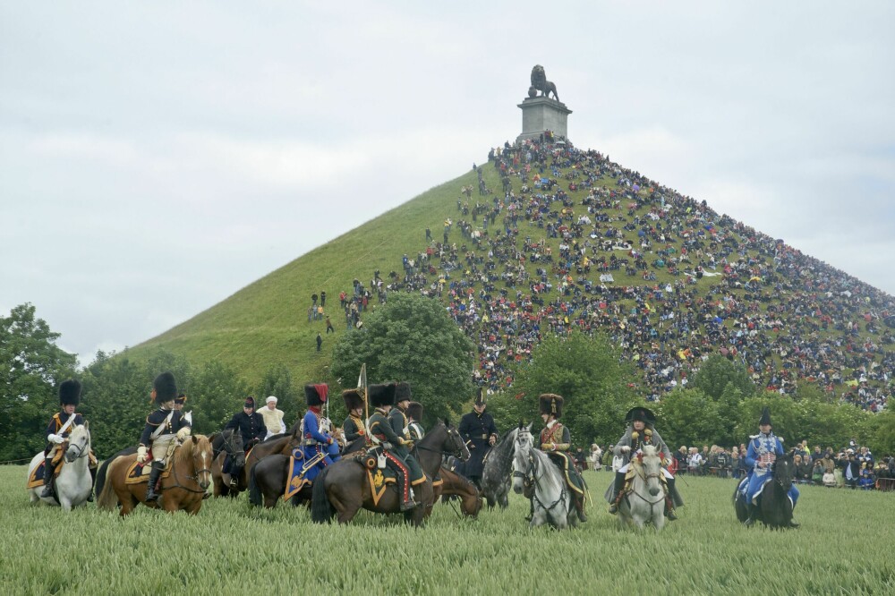 <b>JUBILEUM:</b> 200-årsjubileet i 2015 samlet 6 200 rollespillere, 330 hester og 120 kanoner. Publikum hadde god utsikt fra skråningen opp mot Løvehaugen.
